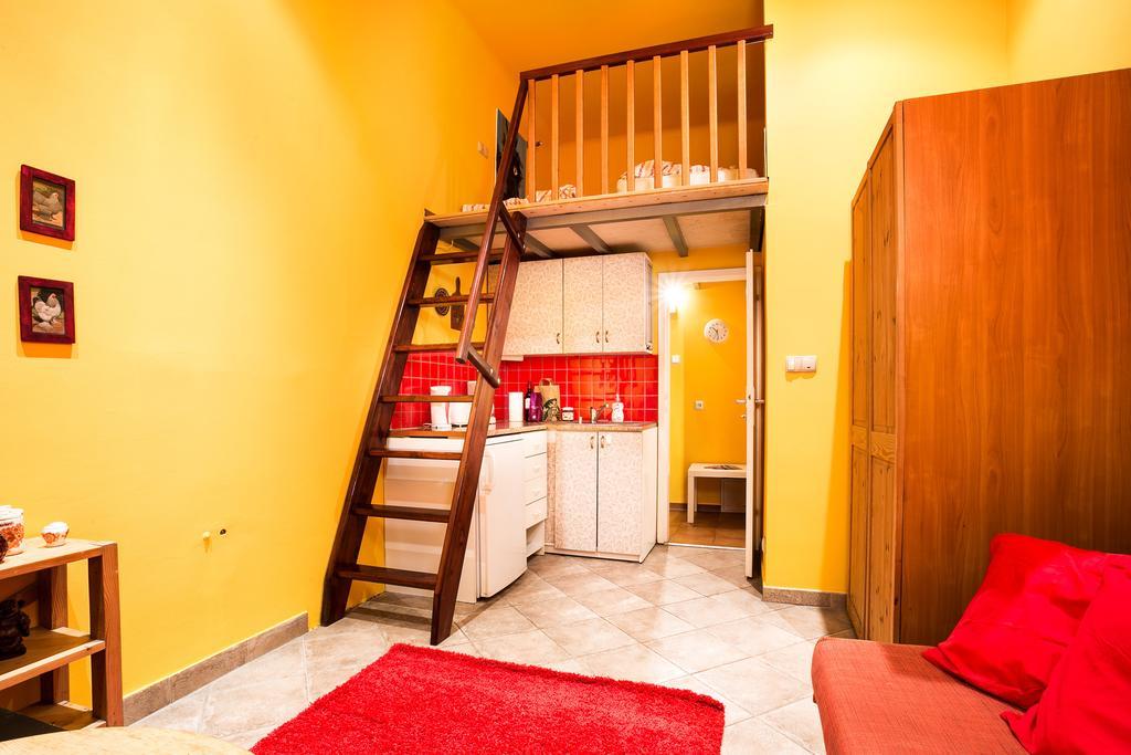 Live Like Locals: Market Square X Jewish District Krakow Room photo