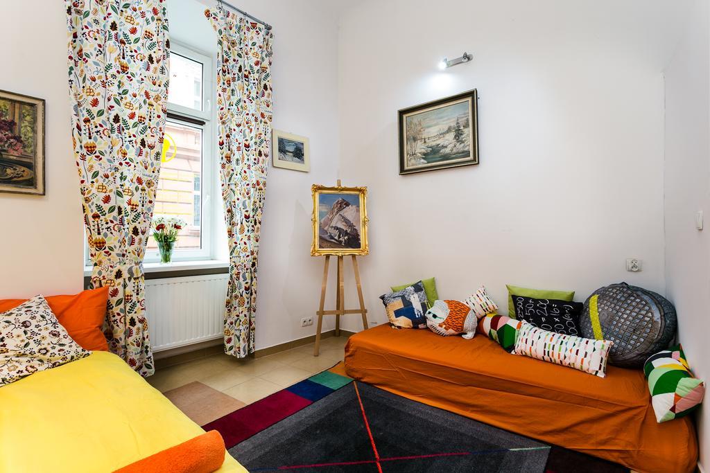 Live Like Locals: Market Square X Jewish District Krakow Exterior photo