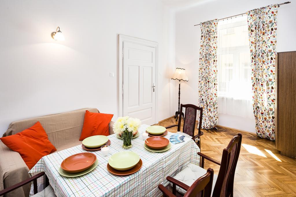 Live Like Locals: Market Square X Jewish District Krakow Exterior photo