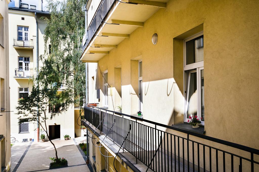 Live Like Locals: Market Square X Jewish District Krakow Exterior photo